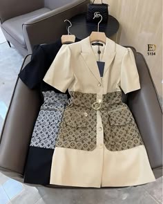 Louis Vuitton Wholesale Clothing (40 Items 8,000)- Custom Selection - Image 4